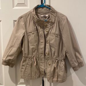 Light weight 3/4 sleeve jacket. Perfect for summer nights or spring days.